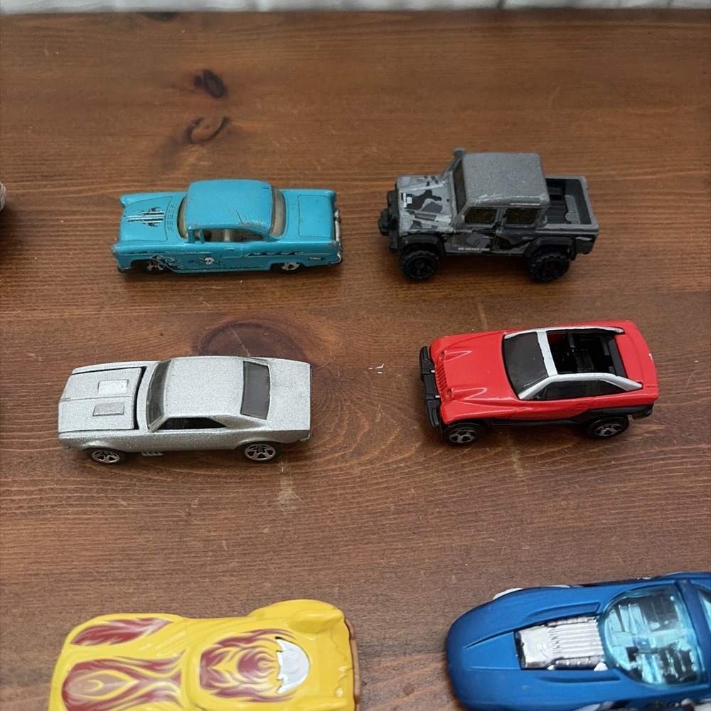 Lot Of 16 Assorted Hot Wheels Diecast Cars - Picture 5 of 7